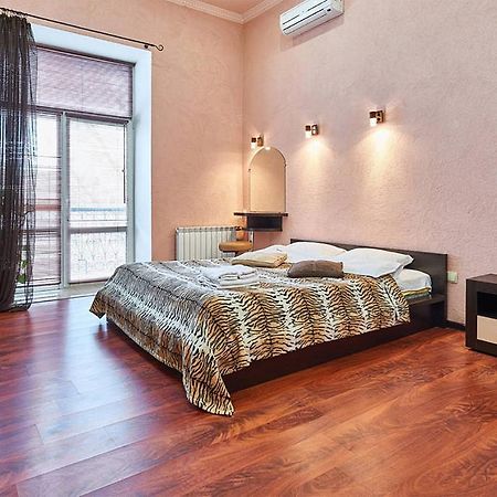 Home Hotel Apartments On Zoloti Vorota Kiev Extérieur photo