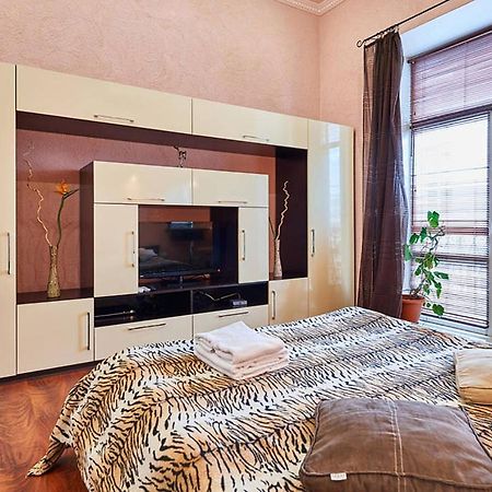 Home Hotel Apartments On Zoloti Vorota Kiev Extérieur photo