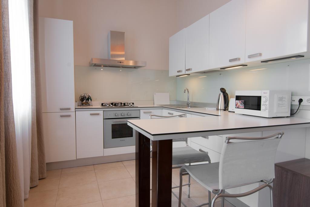 Home Hotel Apartments On Zoloti Vorota Kiev Extérieur photo