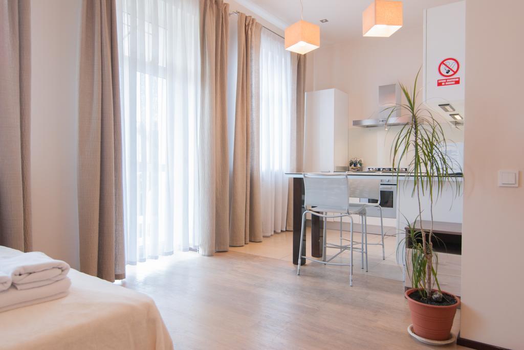 Home Hotel Apartments On Zoloti Vorota Kiev Extérieur photo