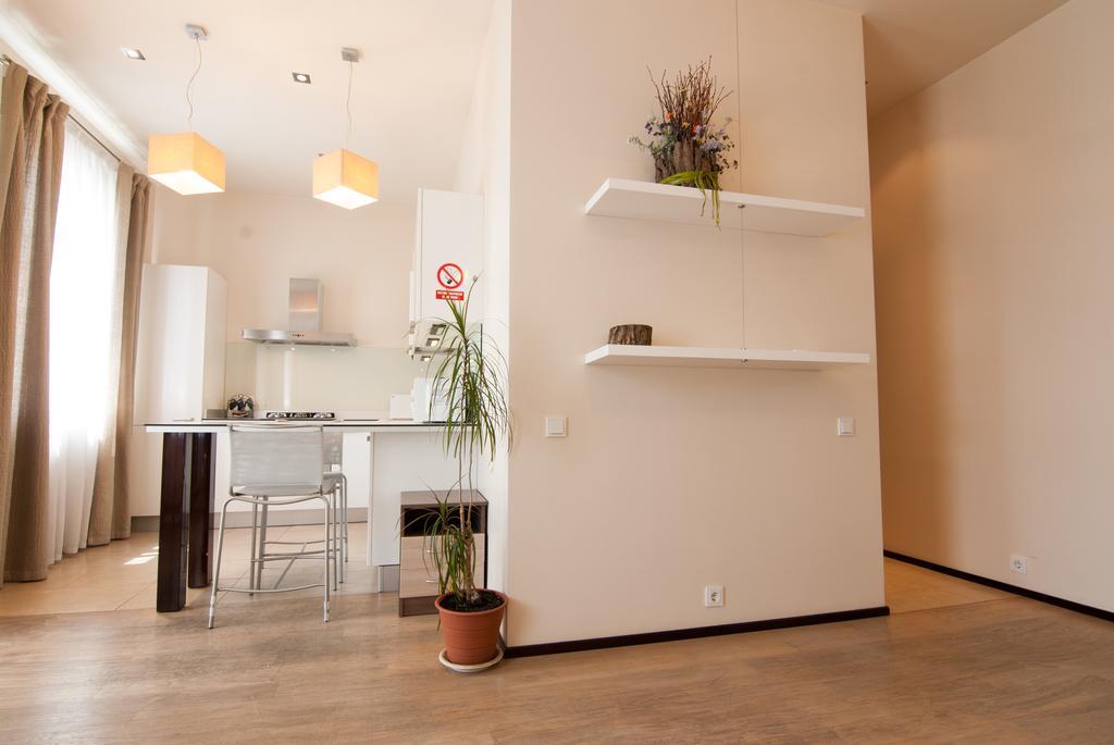 Home Hotel Apartments On Zoloti Vorota Kiev Extérieur photo