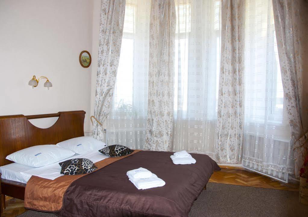 Home Hotel Apartments On Zoloti Vorota Kiev Extérieur photo