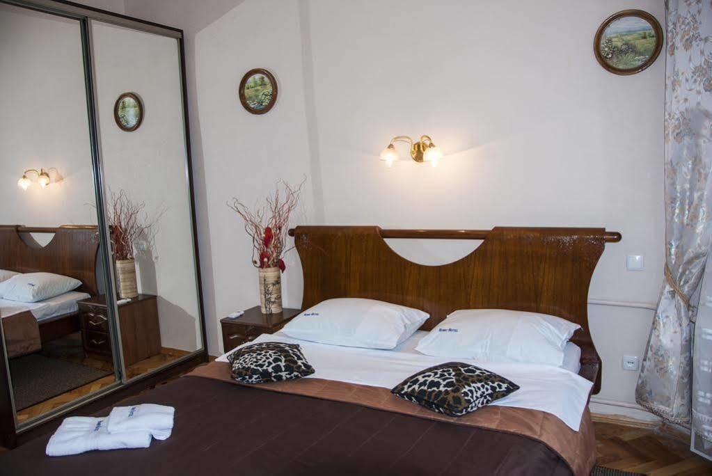 Home Hotel Apartments On Zoloti Vorota Kiev Extérieur photo