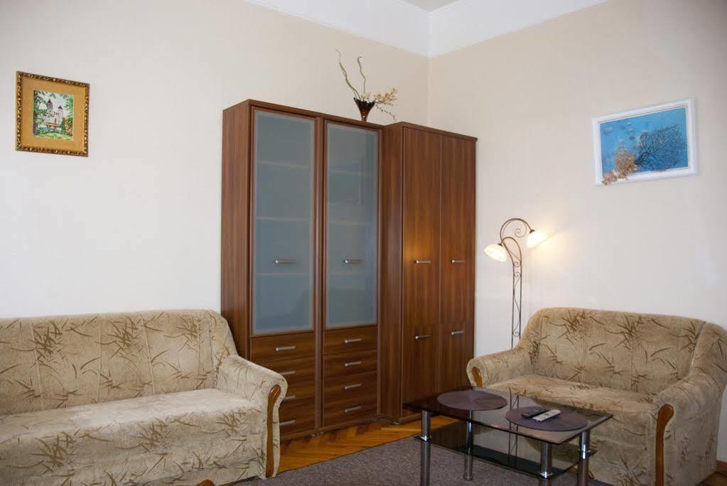 Home Hotel Apartments On Zoloti Vorota Kiev Extérieur photo