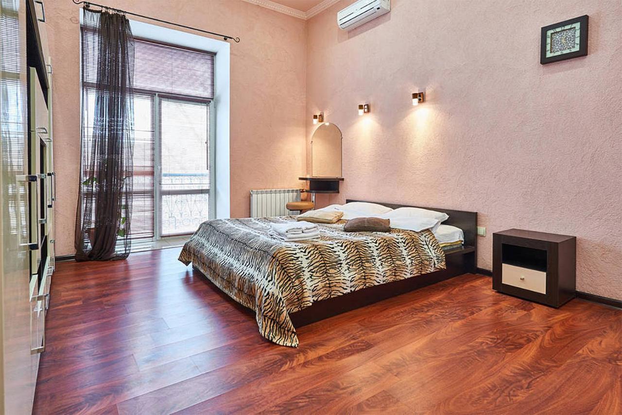 Home Hotel Apartments On Zoloti Vorota Kiev Extérieur photo