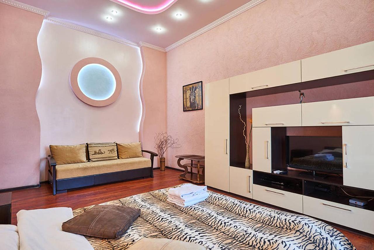 Home Hotel Apartments On Zoloti Vorota Kiev Extérieur photo